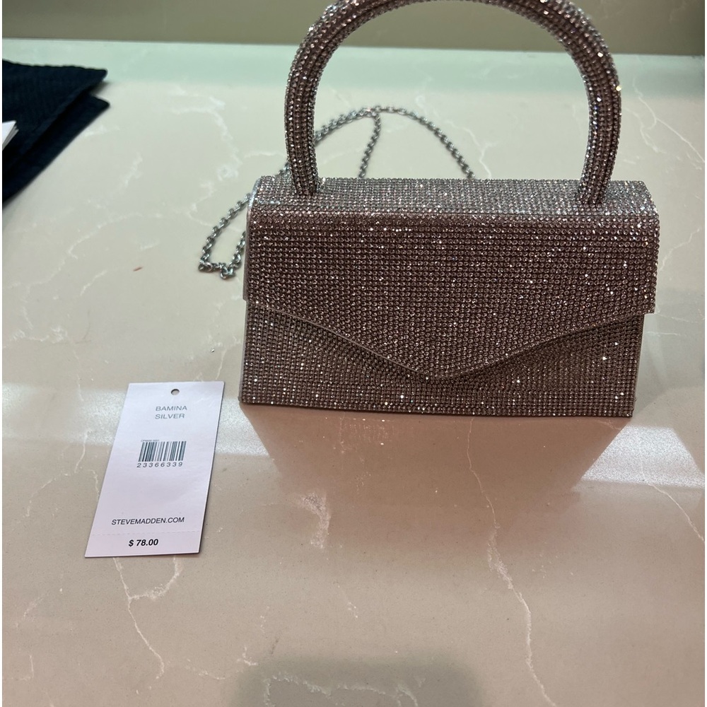 Steve Madden silver purse used once.  Like new! 7 in wide. 5 in tall w/o handle